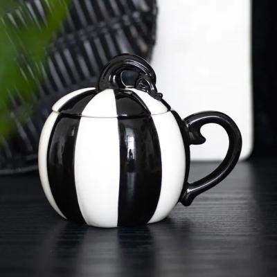 TASSE CITROUILLE - NOIR ET BLANCHE 