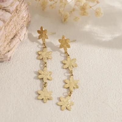 BOUCLES D'OREILLES - 4 FLEURS DOREE