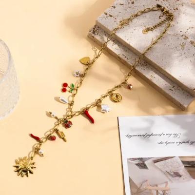 COLLIER DORE - EN Y A CHARMS ROUGES 
