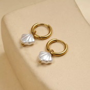 BOUCLES D'OREILLES - PERLE COQUILLAGE - ACIER INOXYDABLE