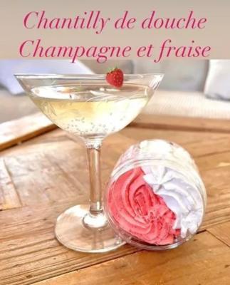 MOUSSE DE DOUCHE - CHAMPAGNE FRAISE - SAVONNERIE DE BORMES