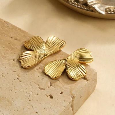 BOUCLES D'OREILLES DEMIE FLEURS DOREES - ECLAT PARIS